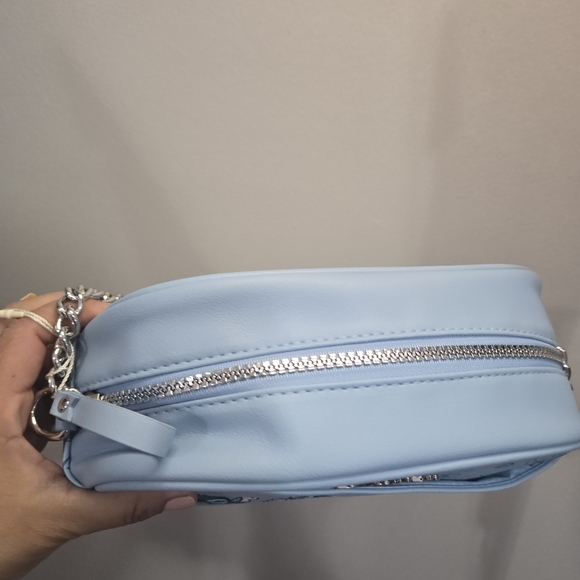 Disney’s Stitch Camera BagLight blue camera bag featuring Stitch, a chain strap - Picture 7 of 7